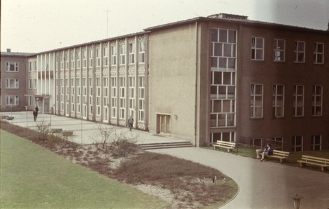 PHD-Mensa und Bibliothek - Lehrgebäude I