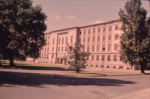Lehrgebäude III, Altbau Wigardstraße 17