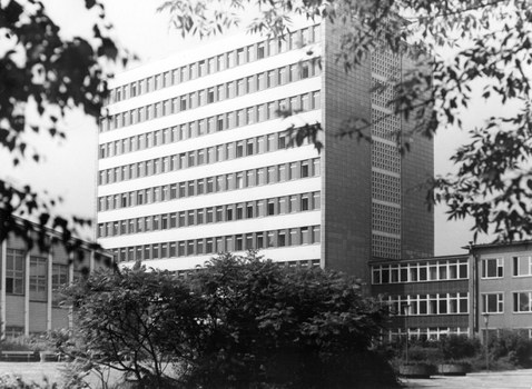 Lehrgebäude II, Hochhaus und Hörsaalanbau der Pädagogischen Hochschule Dresden an der Albertstraße (ehem. Straße der Einheit)