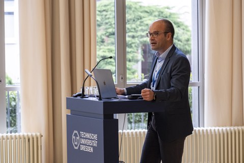 Foto des CDIO der TUD, Prof. Dr. Lars Bernard während seines Grußwortes.