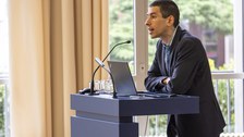 Foto von Dr. Michael Rafii aus dem BMBF während seines Grußworts.jpg