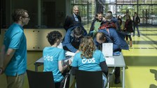 Teilnehmende bei der Registrierung