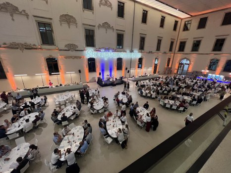 Fotografie der Abendveranstaltung im Lichthof des Albertinums im Rahmen dre ZKI-Herbsttagung.