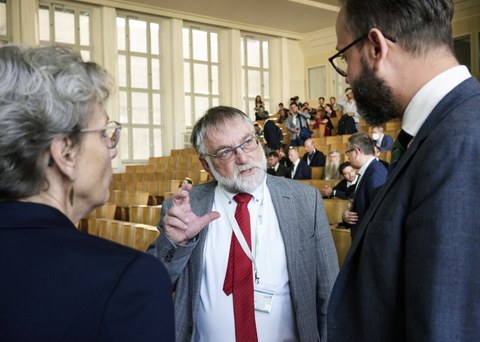 Prof. Dr. Ursula M. Staudinger (TU Dresden, Rector), Dr. Wolfgang E. Nagel (ScaDS.AI Dresden/Leipzig, Director) and Sebastian Gemkow (SMWK, Saxon Minister of Science) (fLTR)