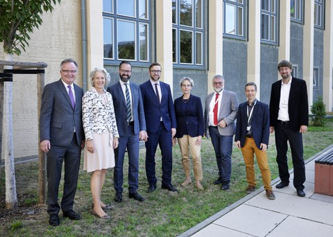Prof. Dr. Erhard Rahm, Prof. Dr. Eva Inés Obergfell, Sebastian Gemkow, Dr. Christoph March, Prof. Dr. Ursula M. Staudinger, Prof. Dr. Wolfgang E. Nagel, Dr. René Jäkel and Dr. Eric Peukert (fLTR). 