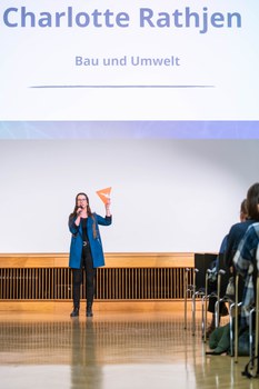 Charlotte Rathjen präsentiert ihren Pitch