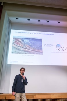 Filip Hahs präsentiert seinen Pitch. 