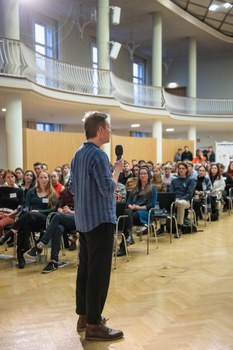 Jan-Nick Munique präsentiert seinen Pitch.