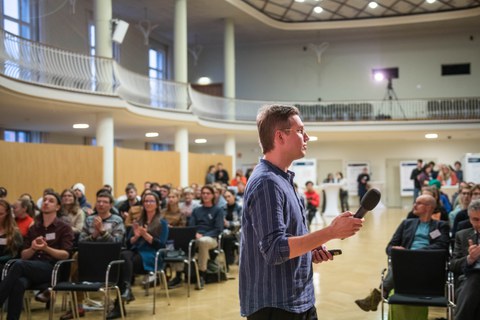 Jan-Nick Munique präsentiert seinen Pitch.