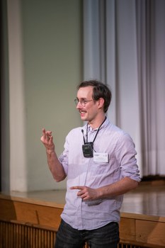 Klemens Bremmel präsentiert seinen Pitch. 