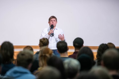 Richard Golbs präsentiert seinen Science Slam.