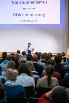 Richard Golbs präsentiert seinen Science Slam