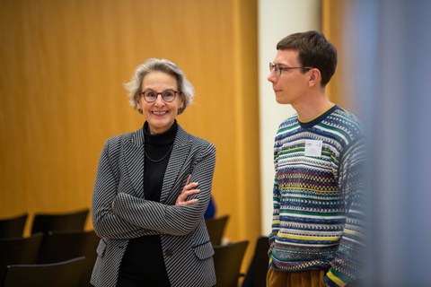 Tom Stieler und Rektorin Ursula Staudinger
