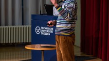 Tom Stieler präsentiert seinen Pitch.