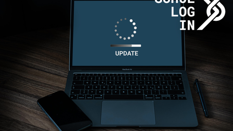 Foto: Laptop, auf dessen Bildschirm das Wort "Update" zu sehen ist.