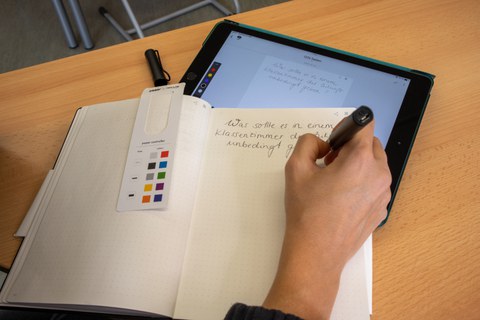 Smarter Füller, der Geschriebenes vom Notizblock direkt auf ein Tablet überträgt.