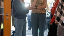Mehrere Frauen unterhalten sich