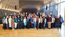 Ein Gruppenbild aller Teilnehmer des Symposiums für Nachhaltigkeit in der Lehrkräftebildung