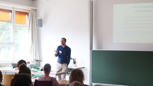 Dr. Frank Beier referiert zum Konzept des Lehr-Lern-Raumes Inklusion.