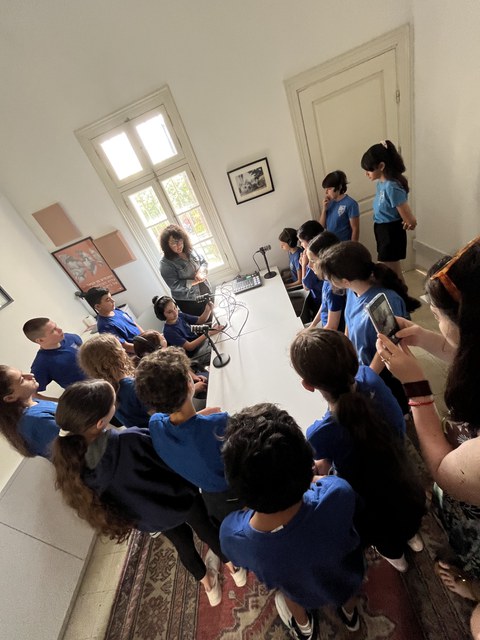 Foto einer Gruppe von Schüler*innen