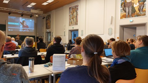 Foto: Personen in einem Hörsaal