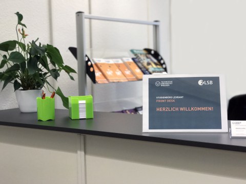 Bild des Front Desk im Studienbüro Lehramt am ZLSB