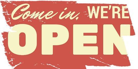 weiße Schrift auf rotem Grund: Come in we're open.
