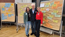 Gruppenbild mit drei Personen