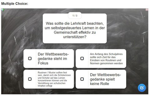 Multiple-Choice Test mit Frage und vier Antworten