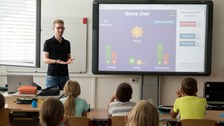 Interaktive Tafel im Klassenraum