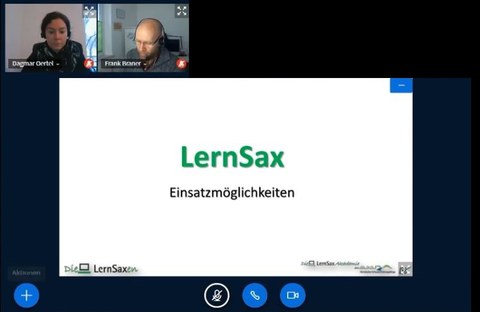 Screenshot von einer BigBlueButton-Videokonferenz: Abbgebildet zwei Moderator:innen einer Online-Fortbildung zu LernSax. Man sieht ebenso eine LernSax-Folie im unteren-Bildbereich