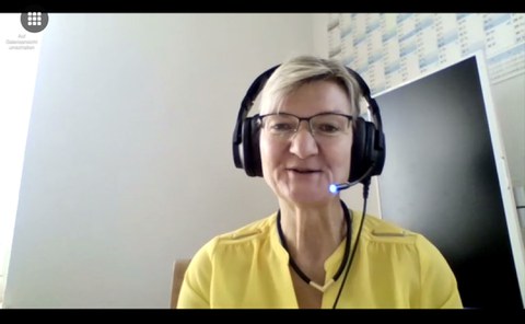 Das Bild ist ein Screenshot von der Videokonferenz. Abbgebildet ist Frau Peggy Germer, Projektleiterin BQL Grundschulbereich