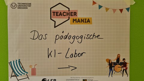 Ein Hinweisschild auf dem geschrieben steht: "Das pädagogische KI Labor""
