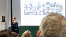 Frau Dr. Germer (Projektleiterin BQL Grundschule) bei der feierlichen Verabschiedung